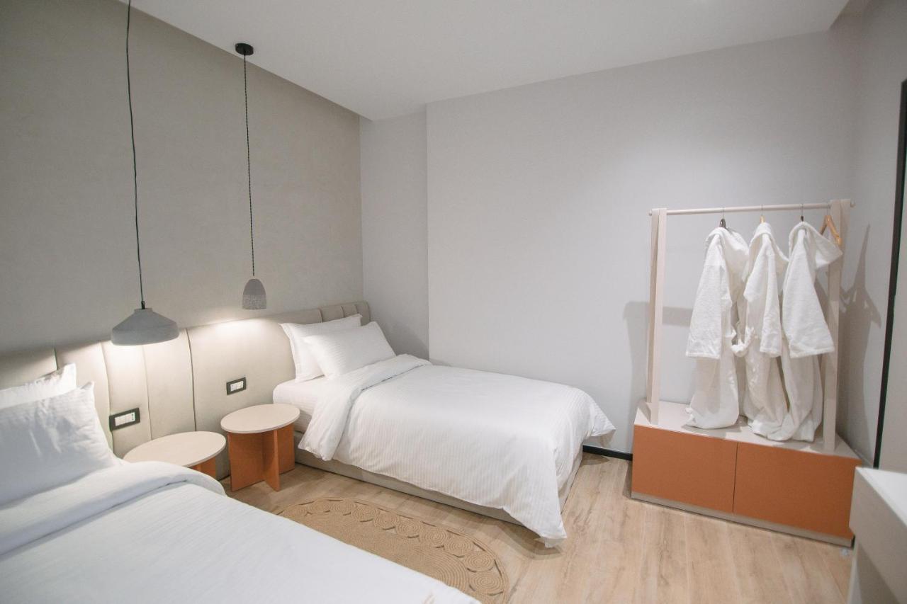 Boulevard Boutique Aparthotel Korce Bagian luar foto