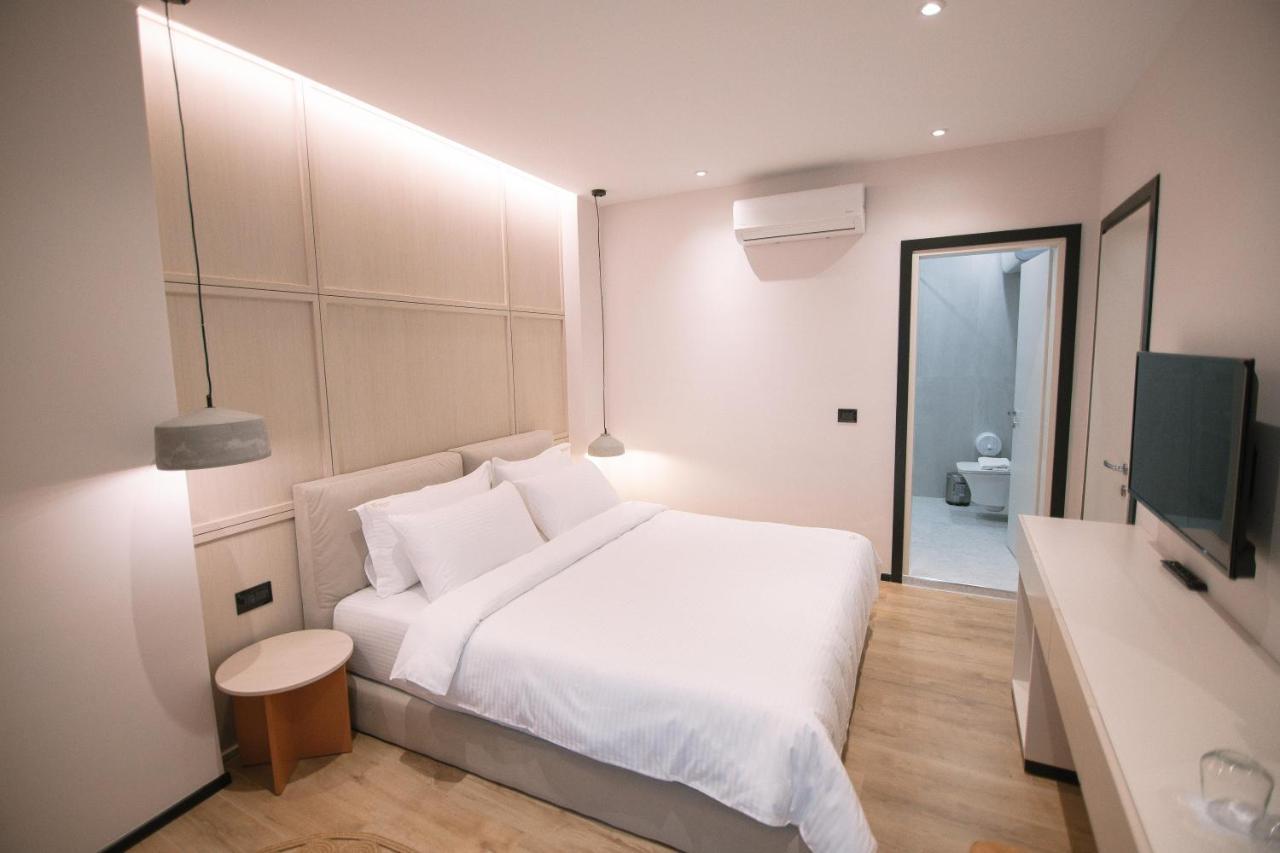 Boulevard Boutique Aparthotel Korce Bagian luar foto