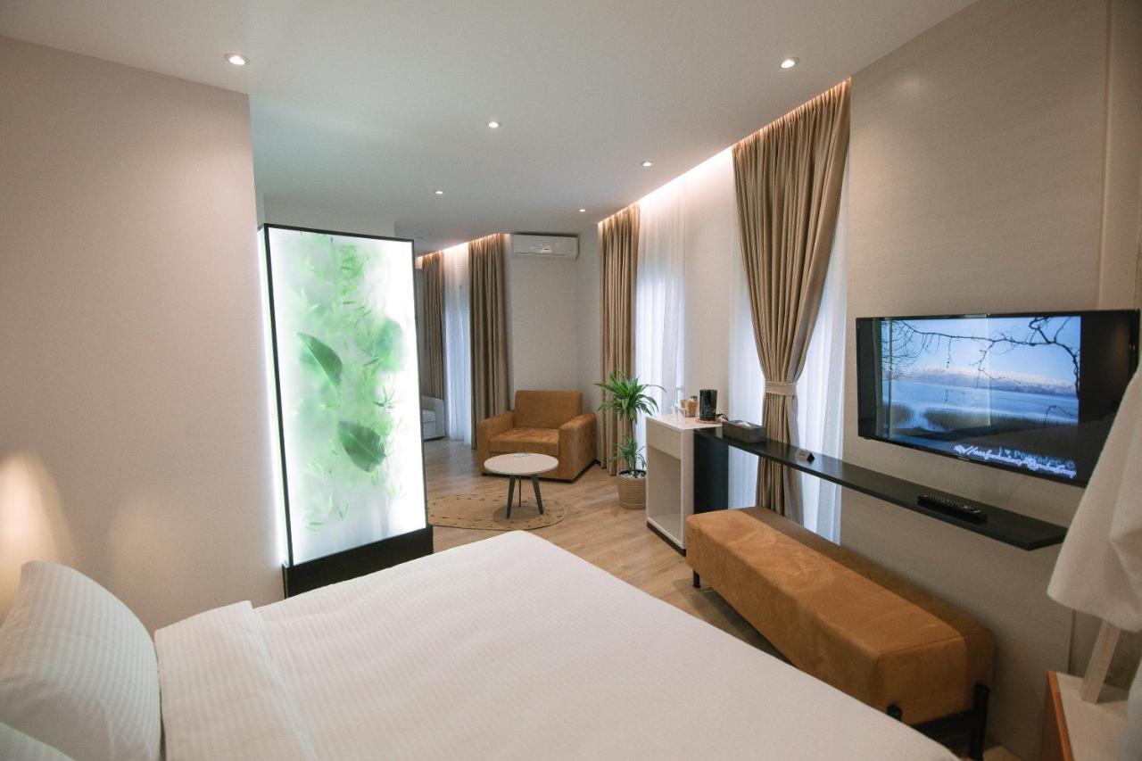 Boulevard Boutique Aparthotel Korce Bagian luar foto